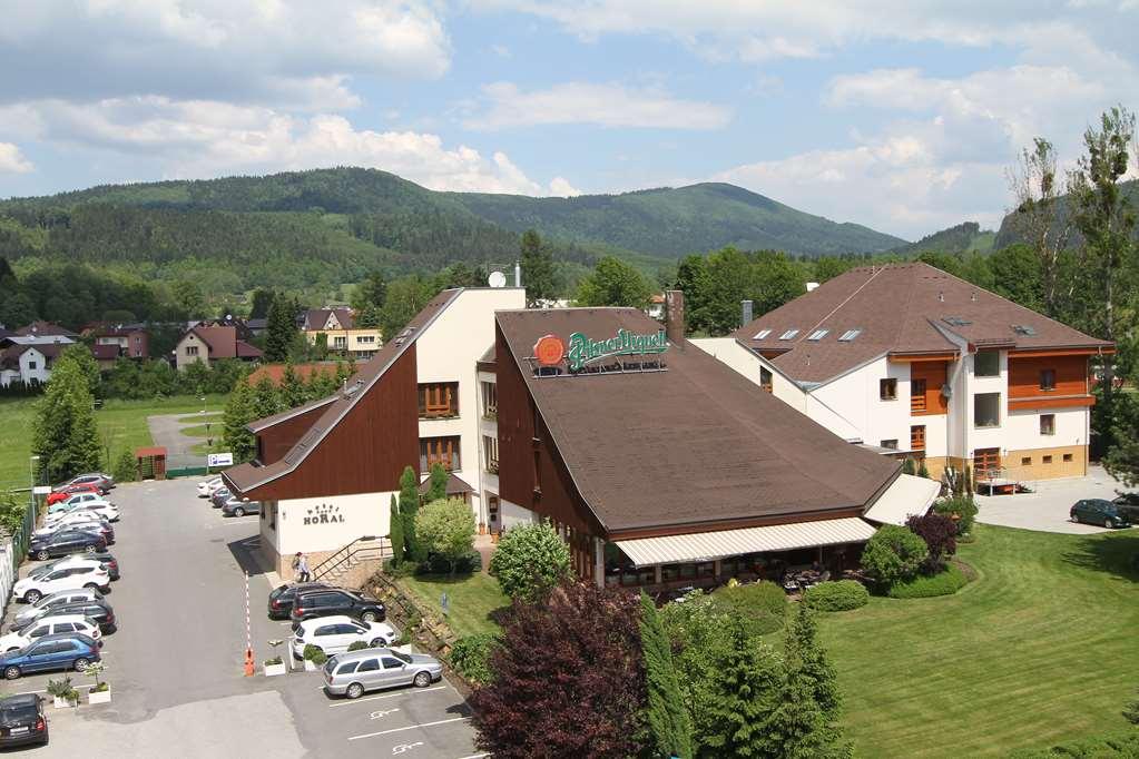 Hotel Horal Rožnov pod Radhoštěm Exteriör bild