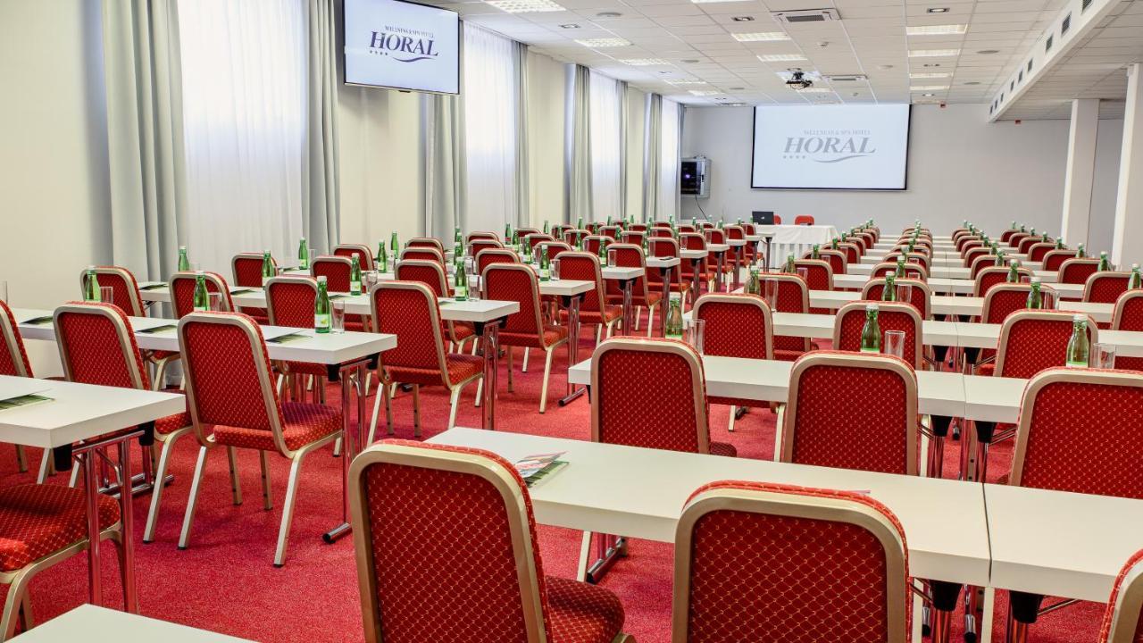 Hotel Horal Rožnov pod Radhoštěm Exteriör bild