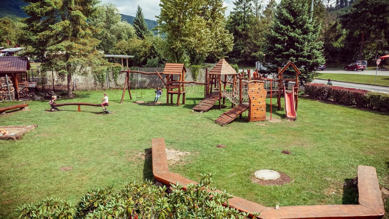 Hotel Horal Rožnov pod Radhoštěm Exteriör bild