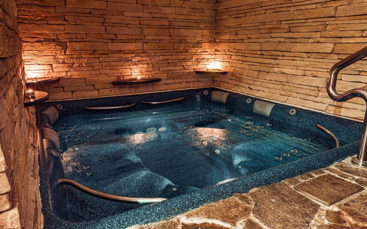 Hotel Horal Rožnov pod Radhoštěm Exteriör bild