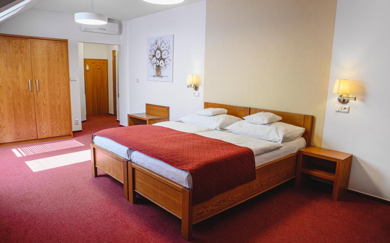 Hotel Horal Rožnov pod Radhoštěm Exteriör bild