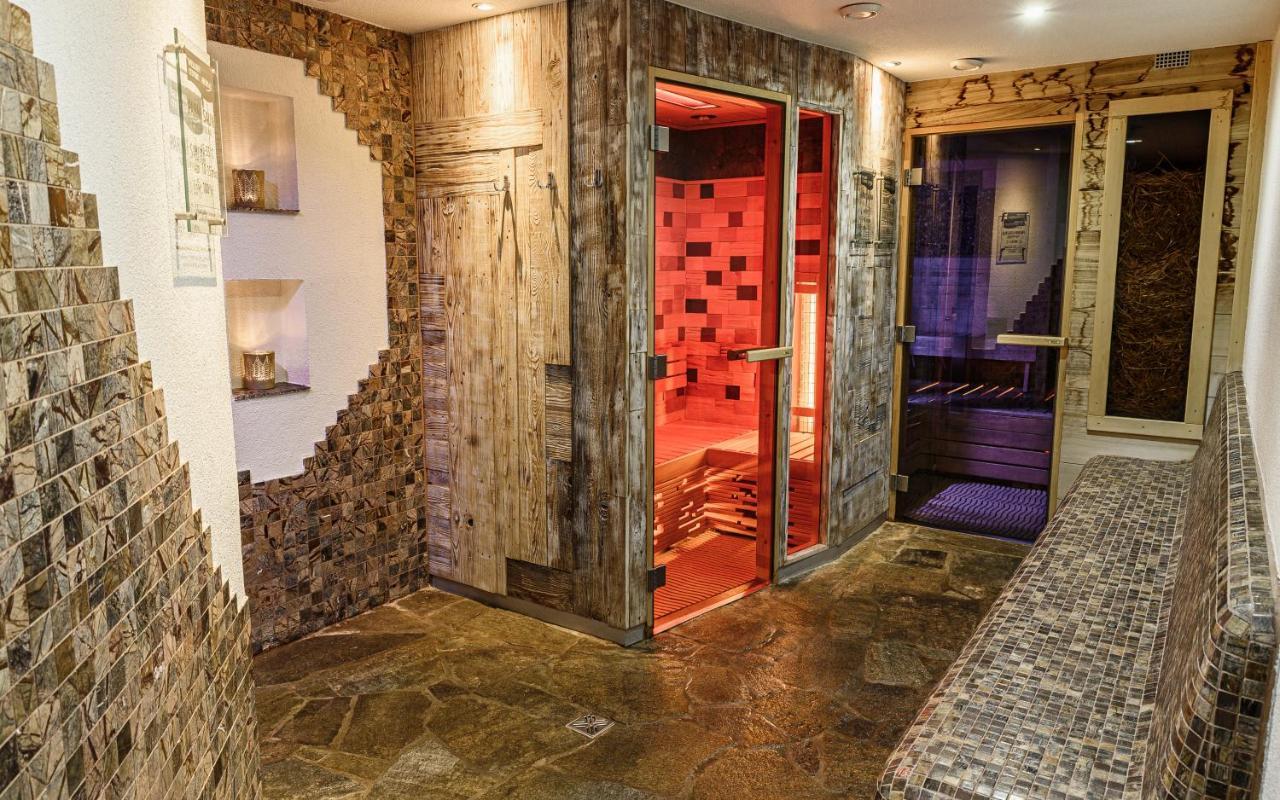 Hotel Horal Rožnov pod Radhoštěm Exteriör bild