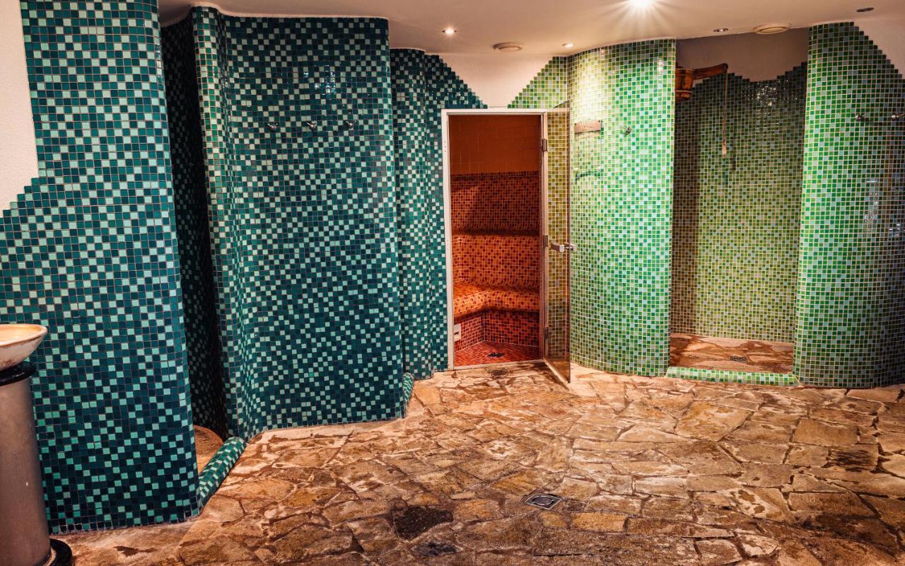 Hotel Horal Rožnov pod Radhoštěm Exteriör bild