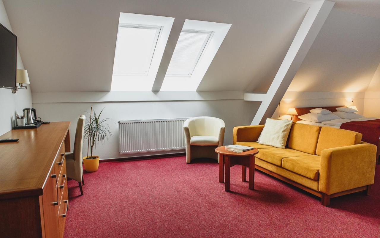 Hotel Horal Rožnov pod Radhoštěm Exteriör bild