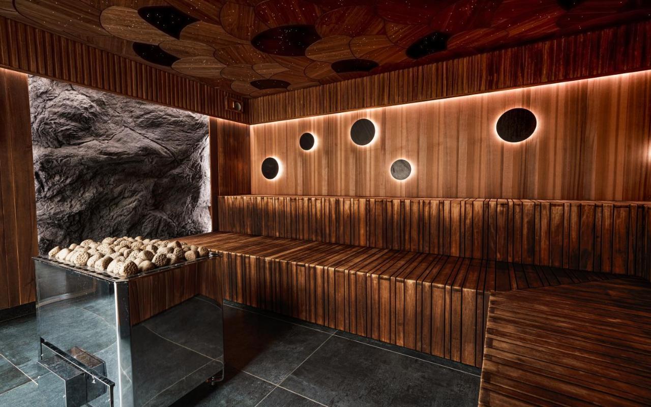 Hotel Horal Rožnov pod Radhoštěm Exteriör bild