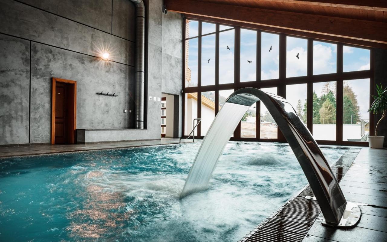 Hotel Horal Rožnov pod Radhoštěm Exteriör bild