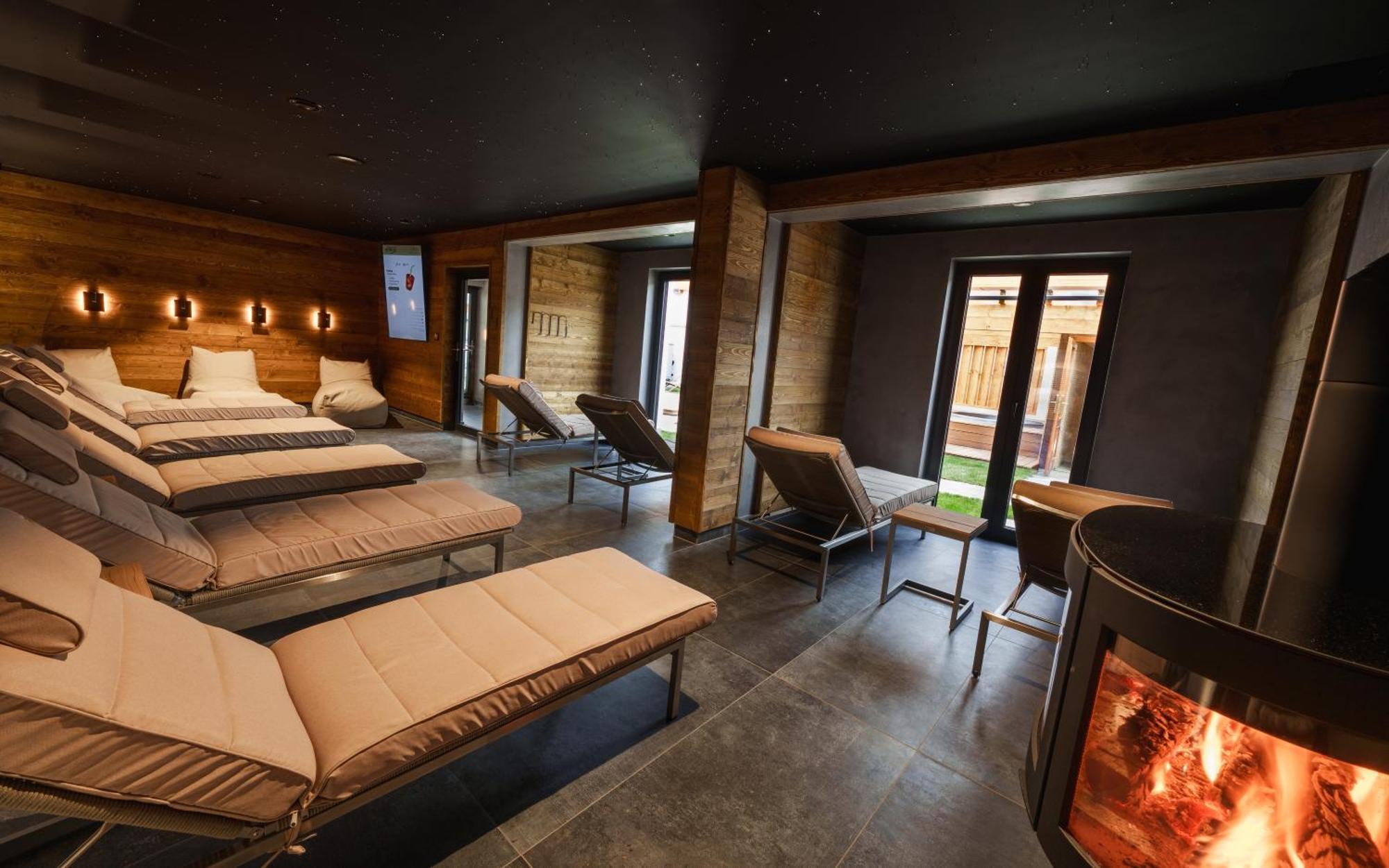 Hotel Horal Rožnov pod Radhoštěm Exteriör bild