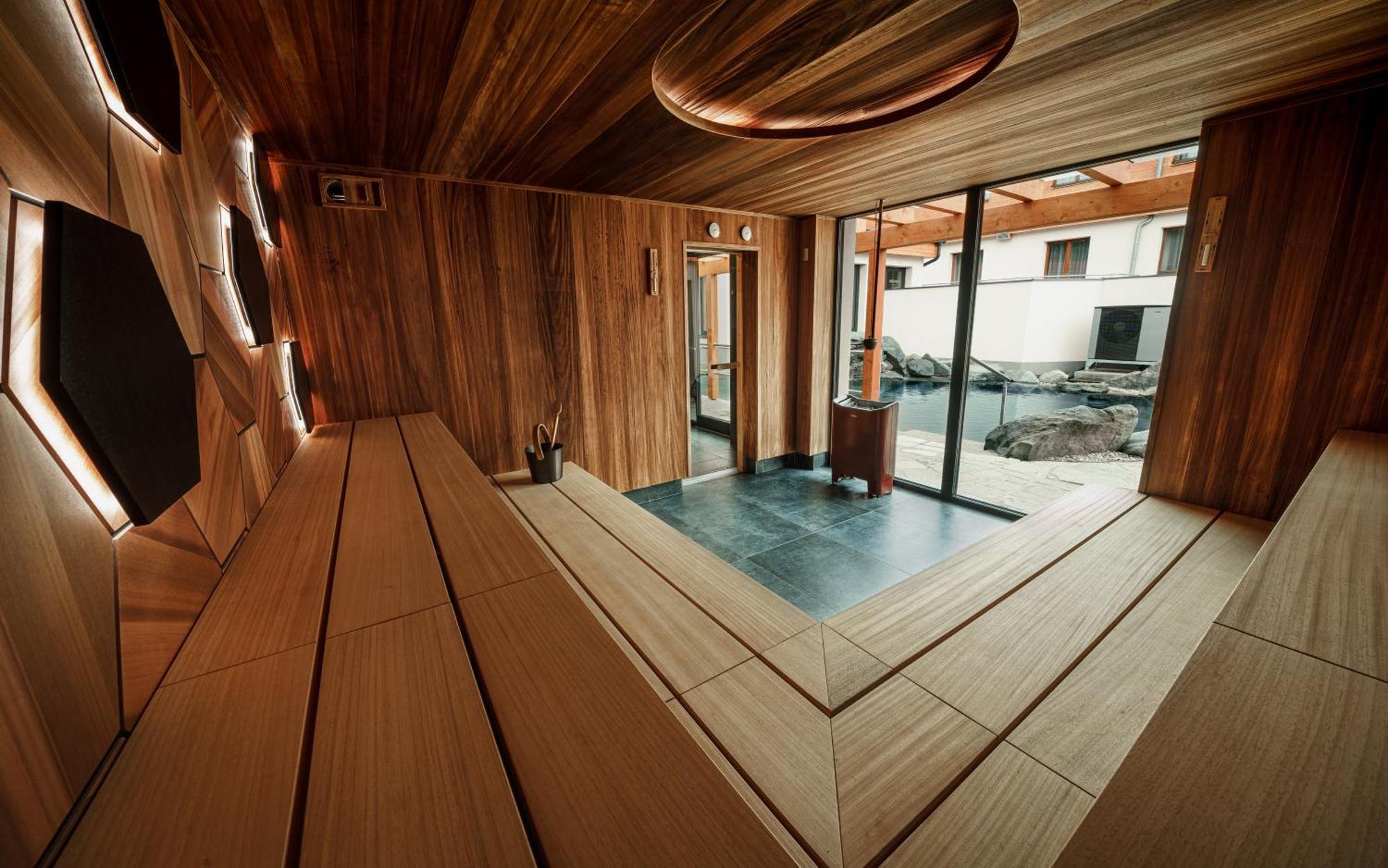 Hotel Horal Rožnov pod Radhoštěm Exteriör bild