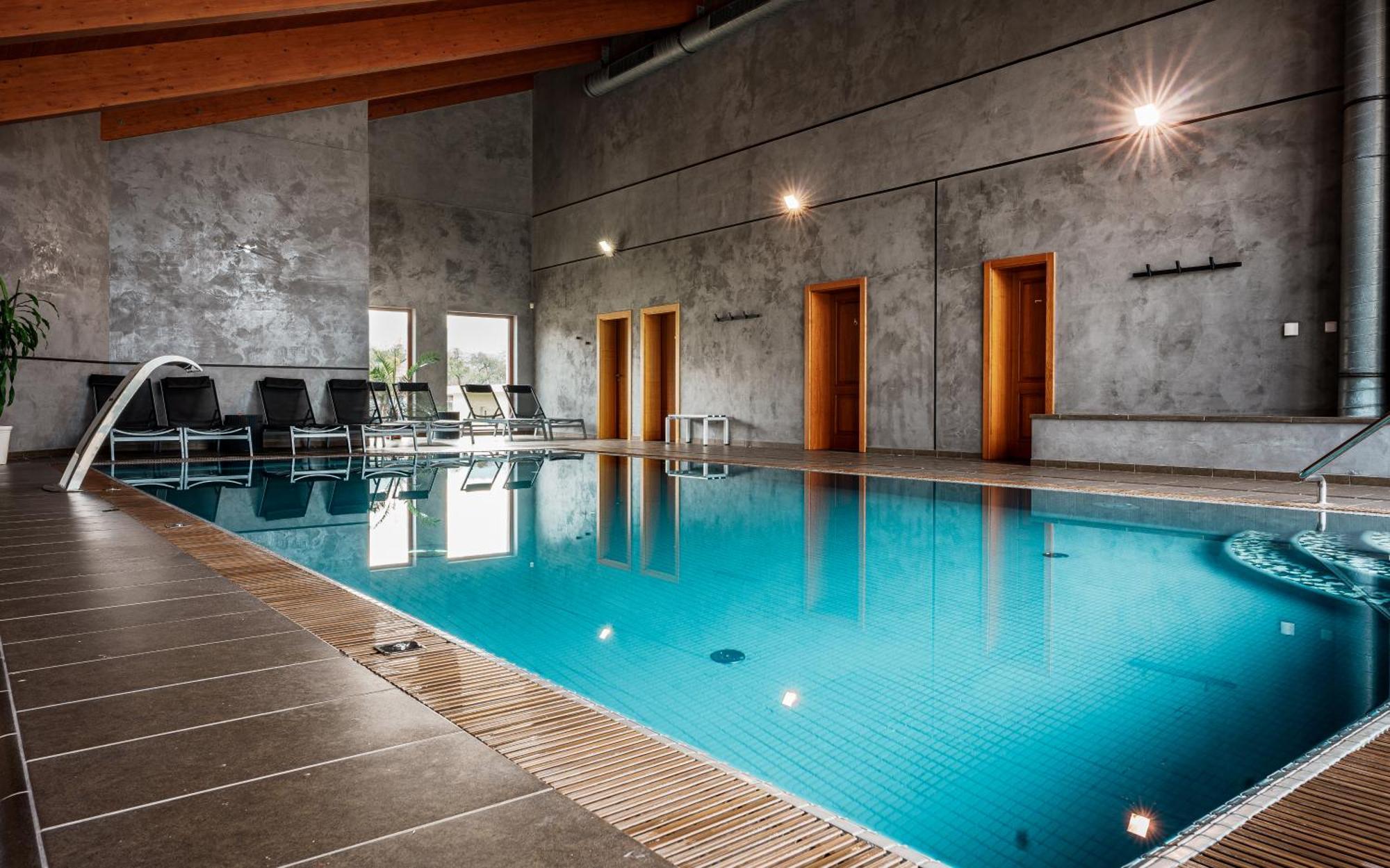 Hotel Horal Rožnov pod Radhoštěm Exteriör bild