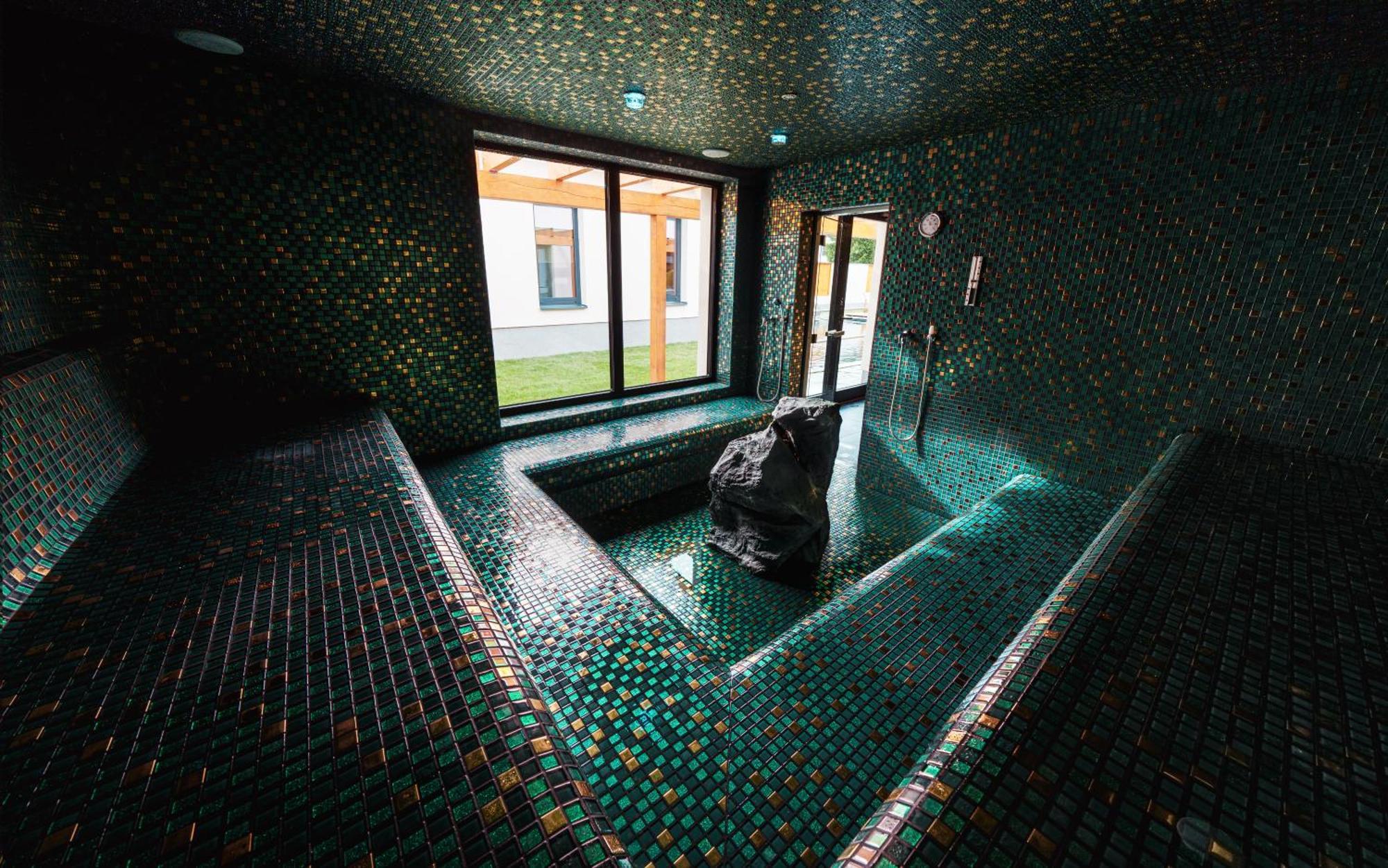 Hotel Horal Rožnov pod Radhoštěm Exteriör bild