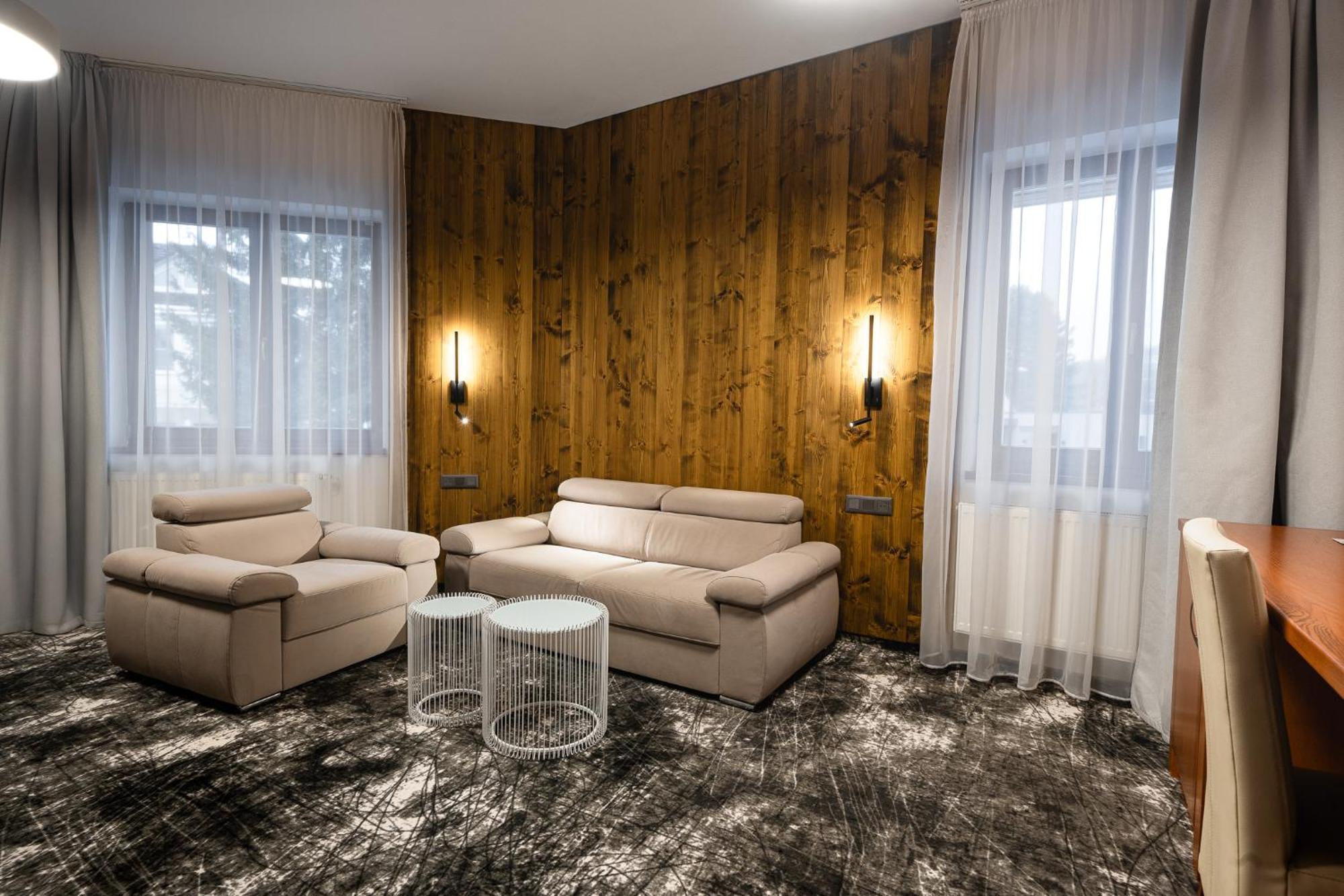 Hotel Horal Rožnov pod Radhoštěm Exteriör bild